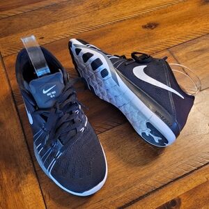 NIKE FREE TR6 WOMENS TRAINING SHOES US SIZE 6